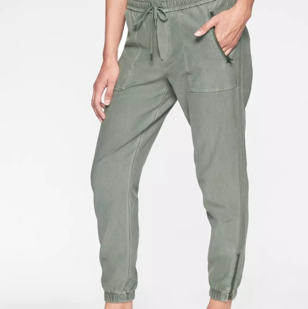 Athleta 6 tall Farallon Jogger Sage Green